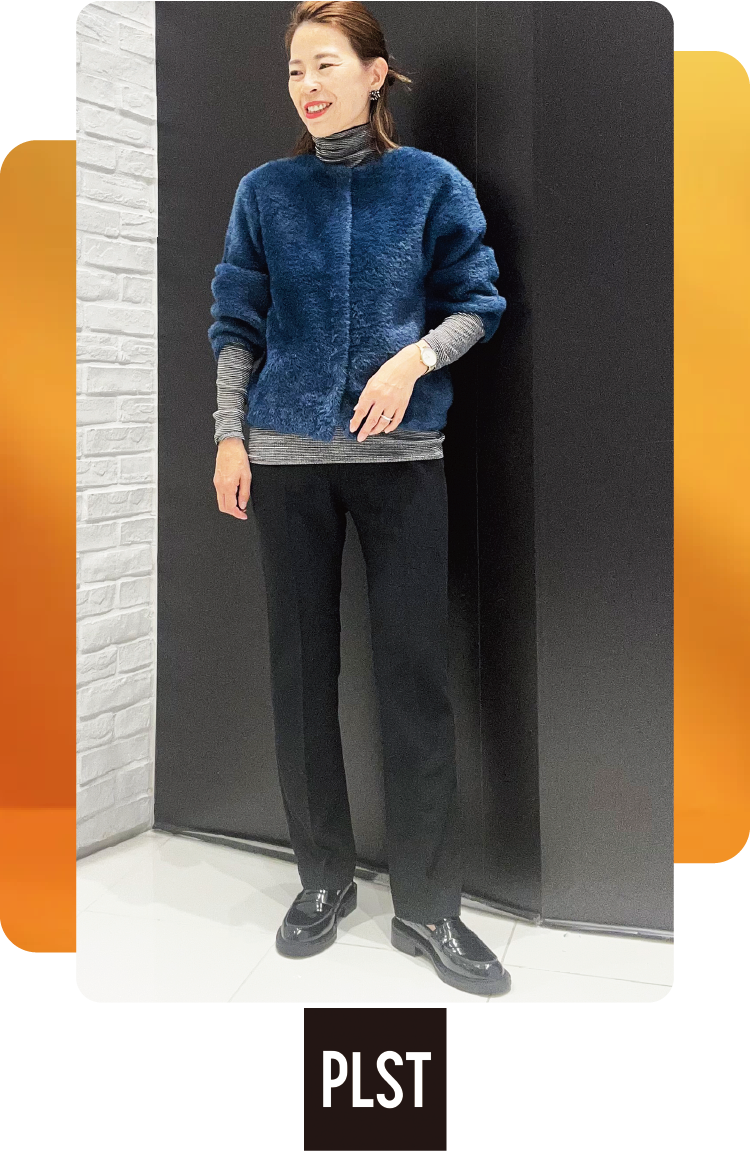 プラステ：大人気のフェザーやーんカーディンガンにシアータートルネックセーターをイン。